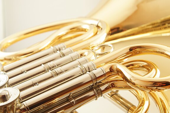 french-horn.jpg 